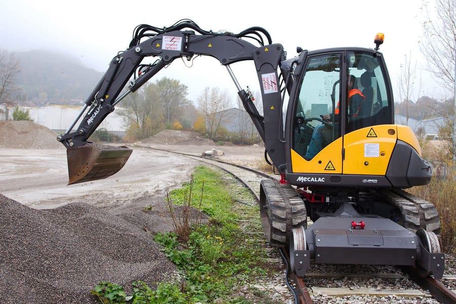 Pelle rail-route Mecalac 8 MCR